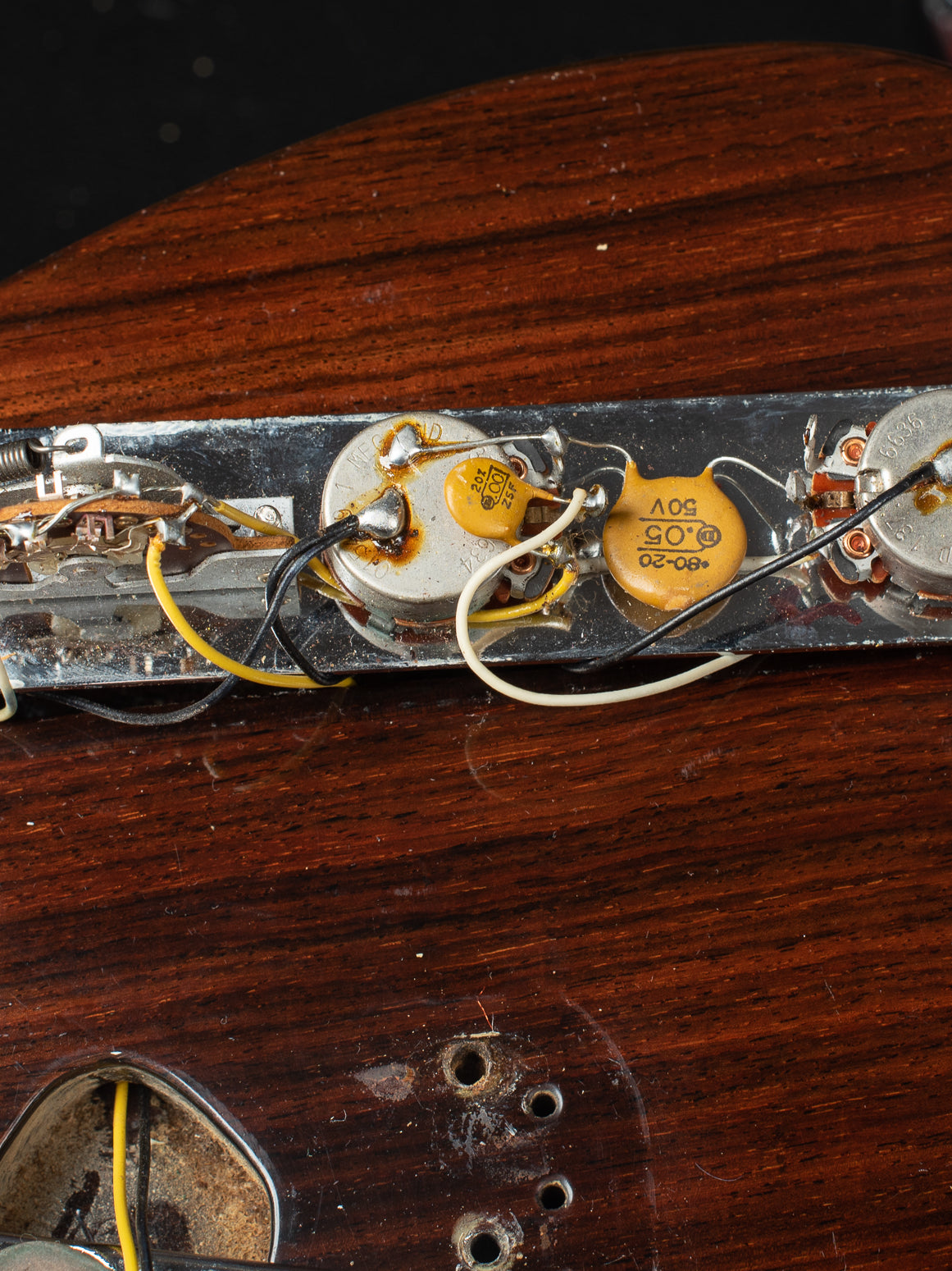 Control panel with switch and potentiometers on the Fender Rosewood Telecaster 1971 guitar.