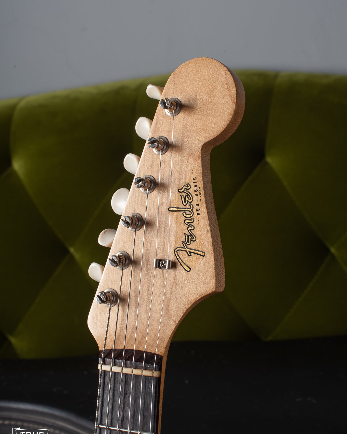 Fender Duo Sonic 1962 headstock and gold logo