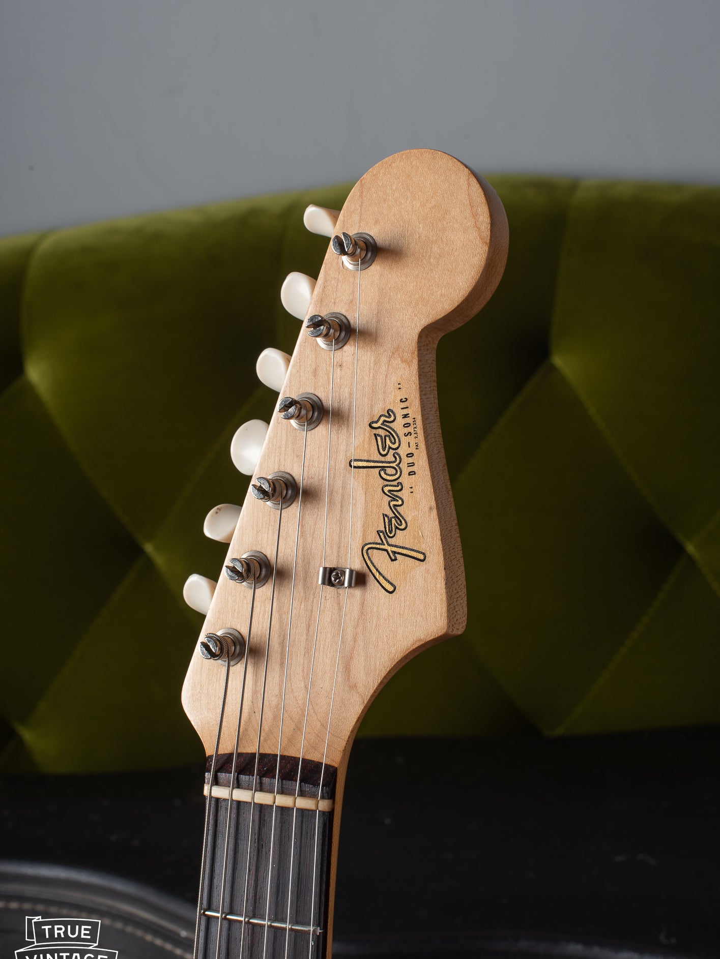 Fender Duo Sonic 1962 headstock and gold logo