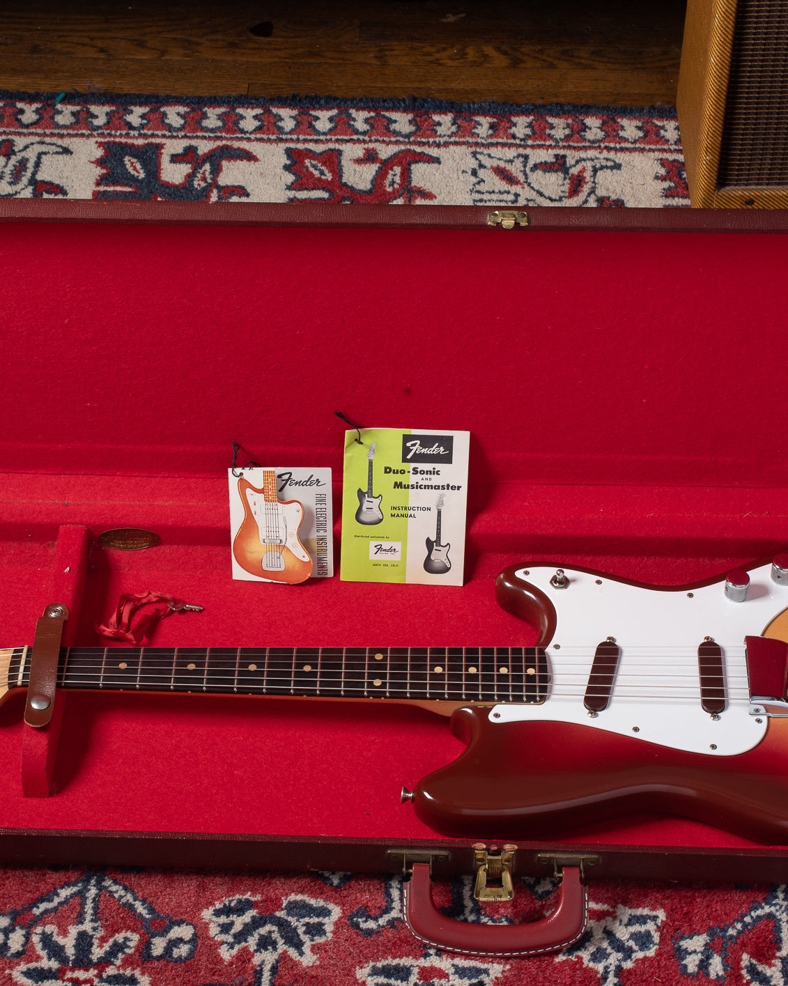 1962 Fender Duo Sonic in brown and red hard case
