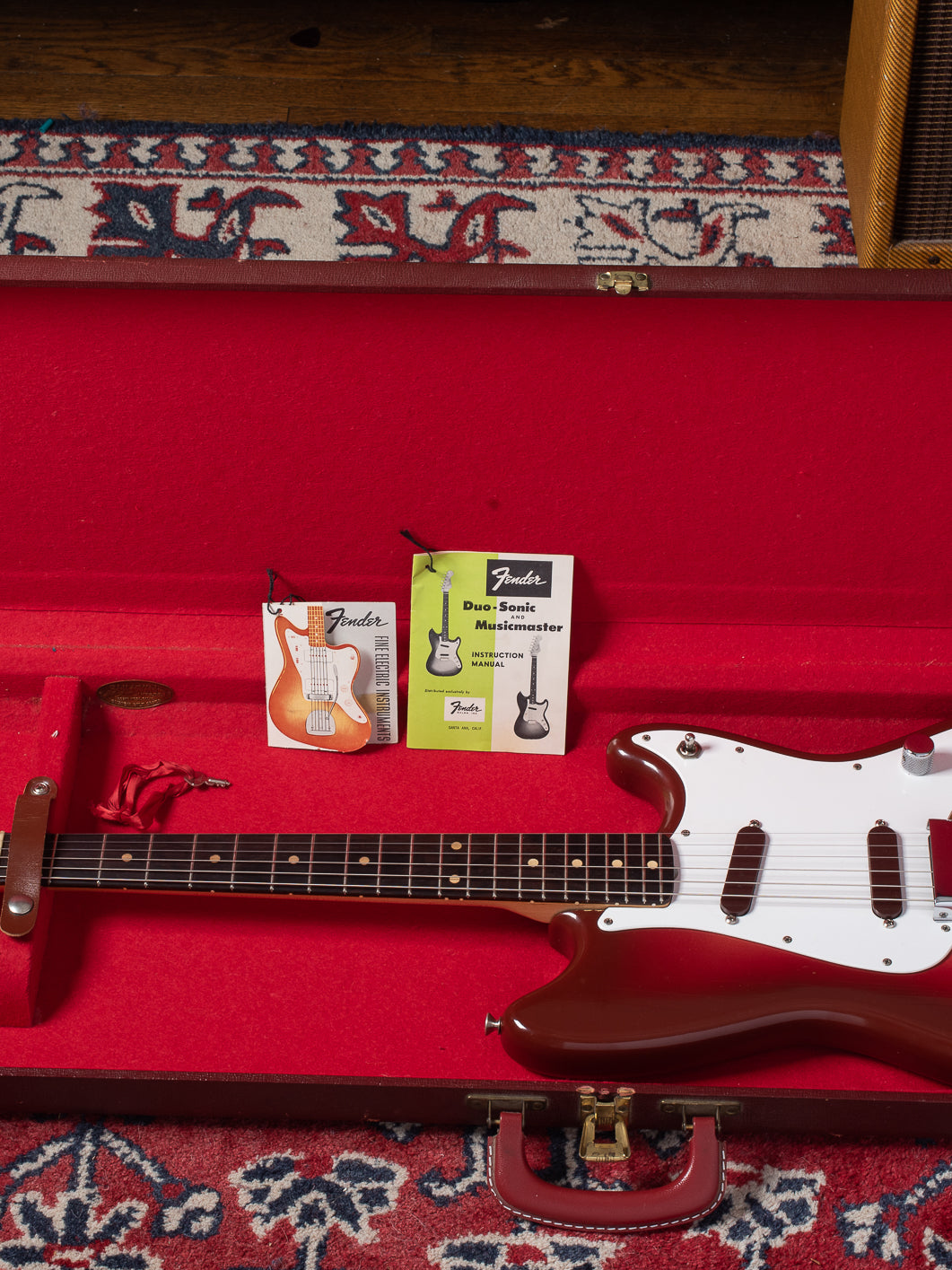 1962 Fender Duo Sonic in brown and red hard case