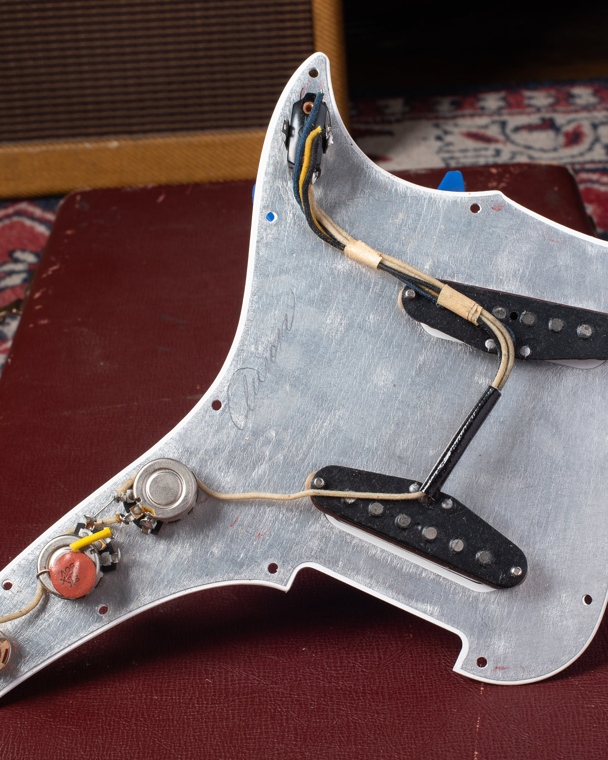 Under pickguard with black bobbin pickups and potentiometers
