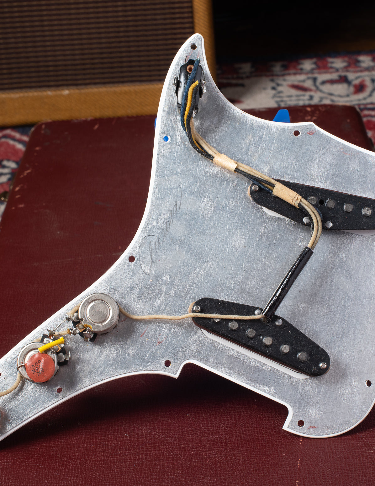Under pickguard with black bobbin pickups and potentiometers