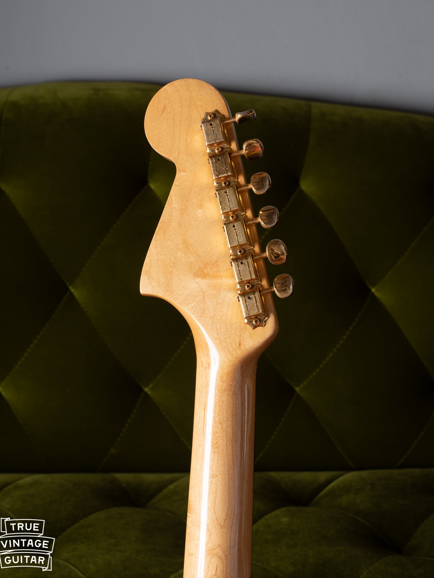 Gold Kluson tuners on Fender Jaguar 1965