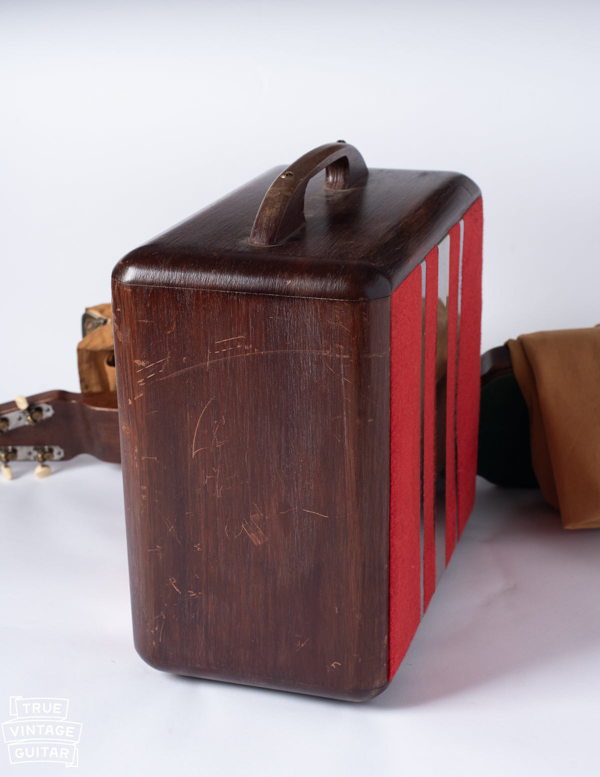 Fender Model 26 woody cabinet with large wooden handle