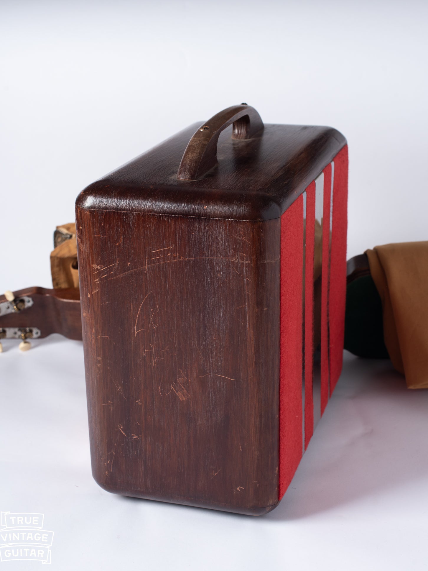 Fender Model 26 woody cabinet with large wooden handle