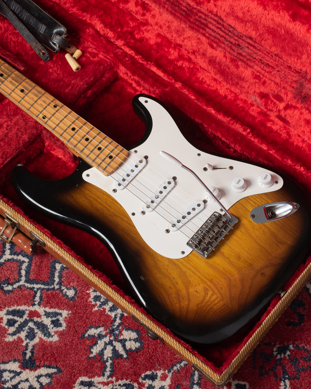 Fender Stratocaster 1954 Sunburst finish in red tweed case
