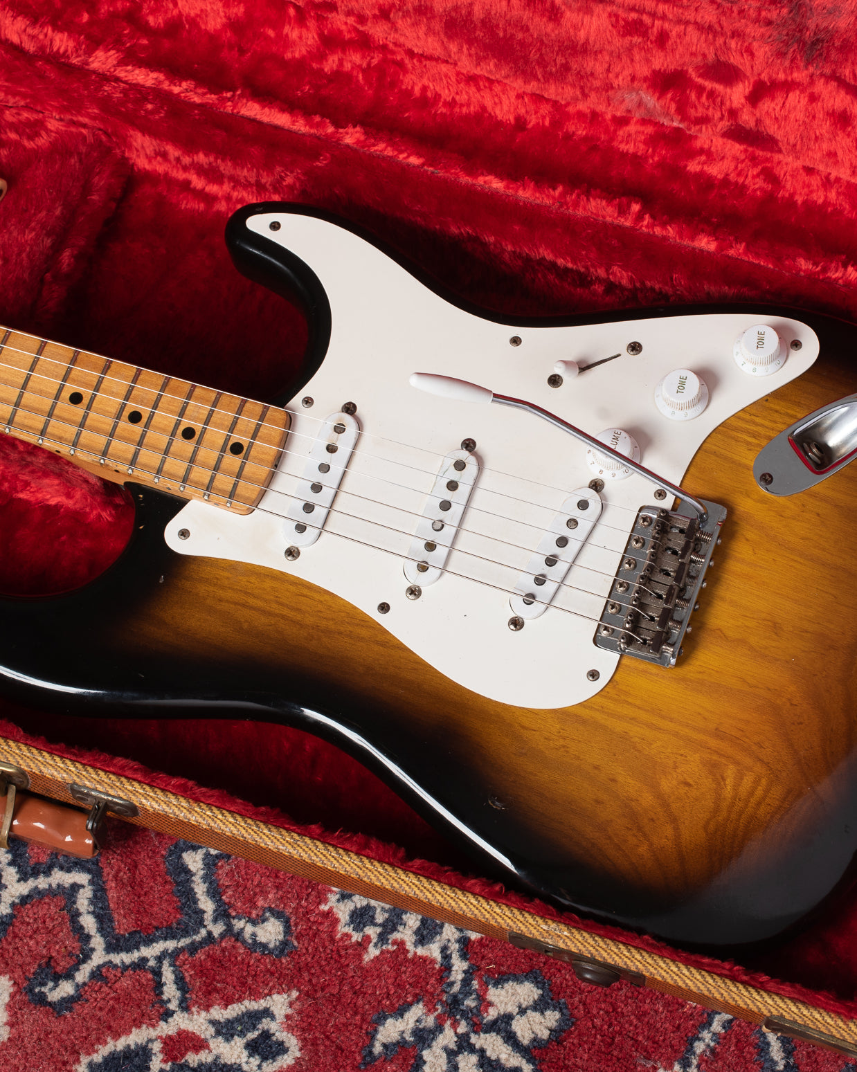 Ash body of Fender Stratocaster 1954 1135 in case