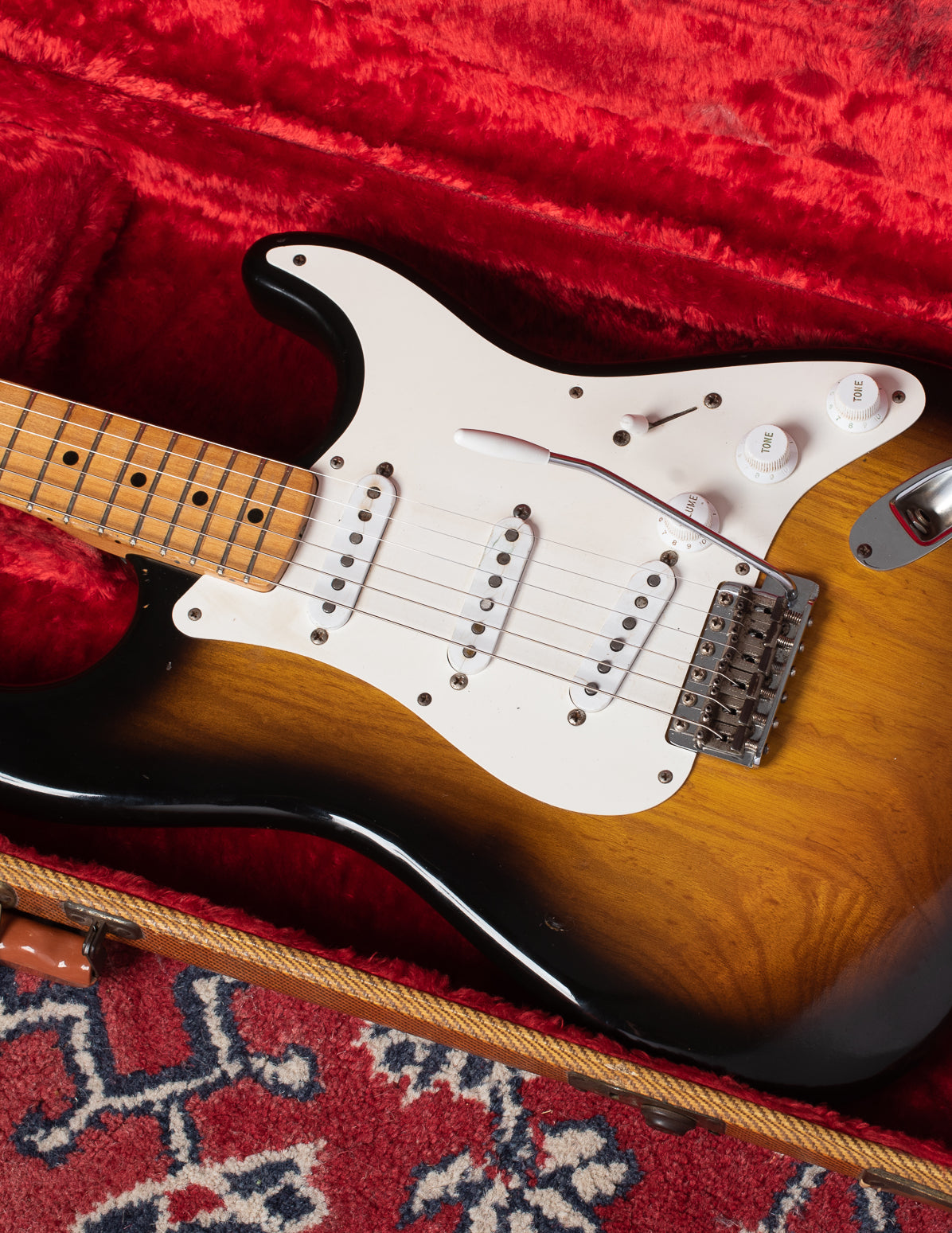 Ash body of Fender Stratocaster 1954 1135 in case