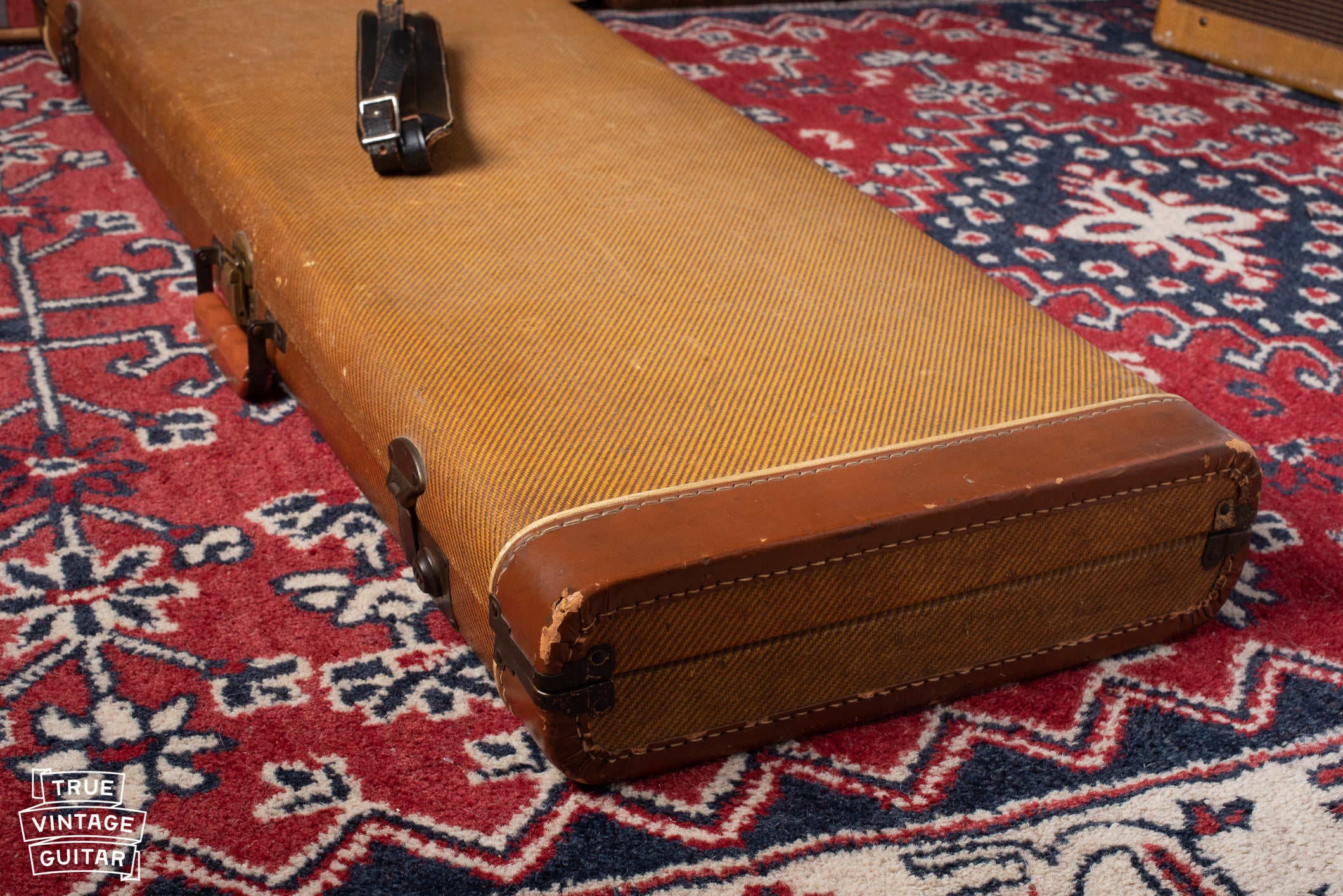 Tweed center pocket case with leather ends