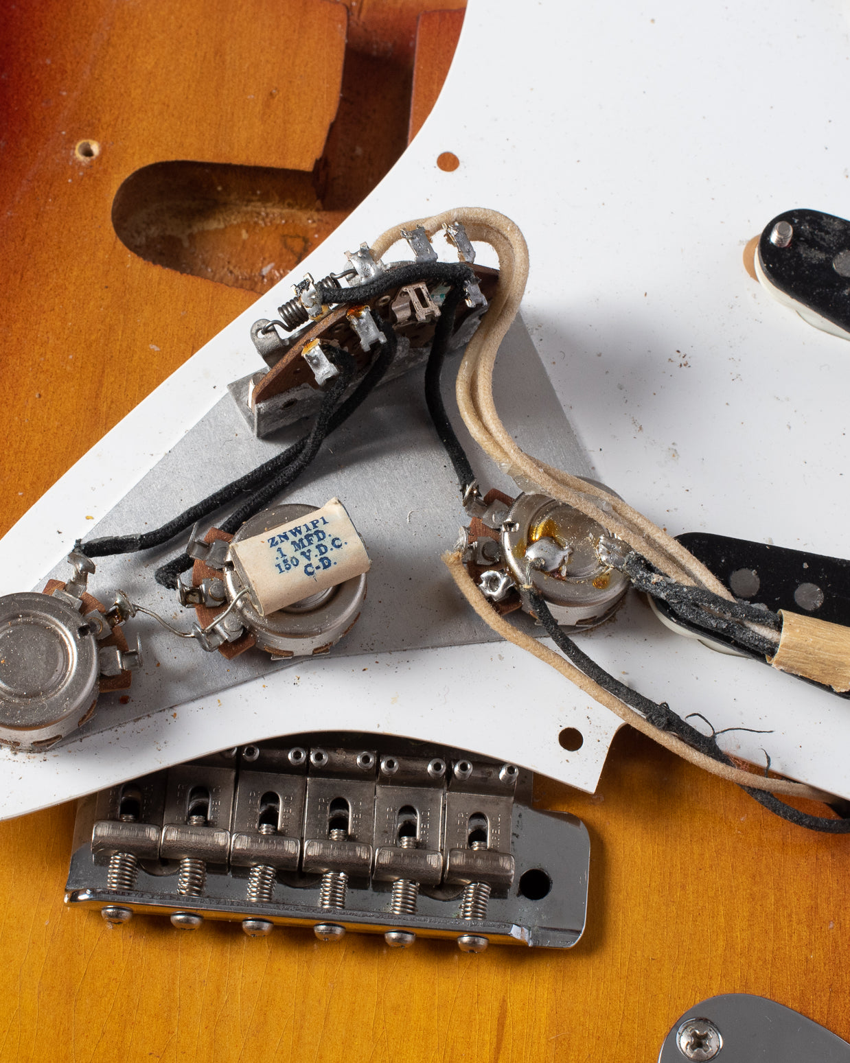 Fender Stratocaster 1958 potentiometers, tone capacitor, three way switch.