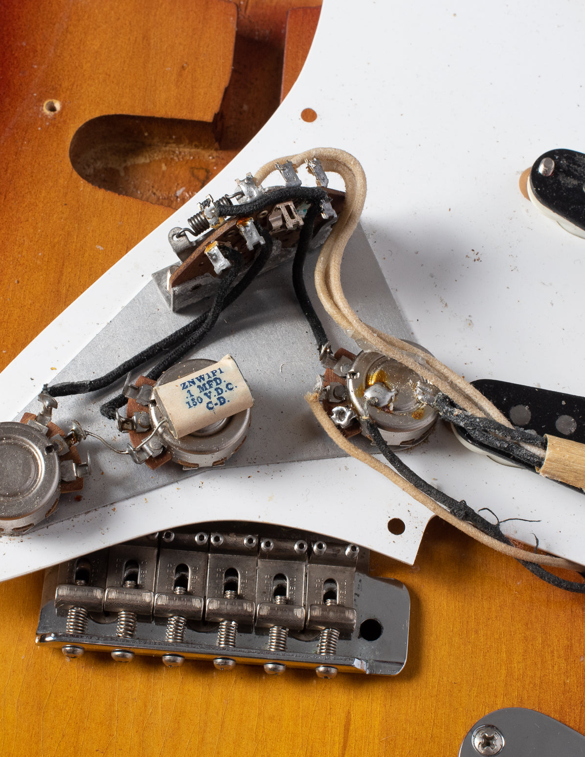 Fender Stratocaster 1958 potentiometers, tone capacitor, three way switch.