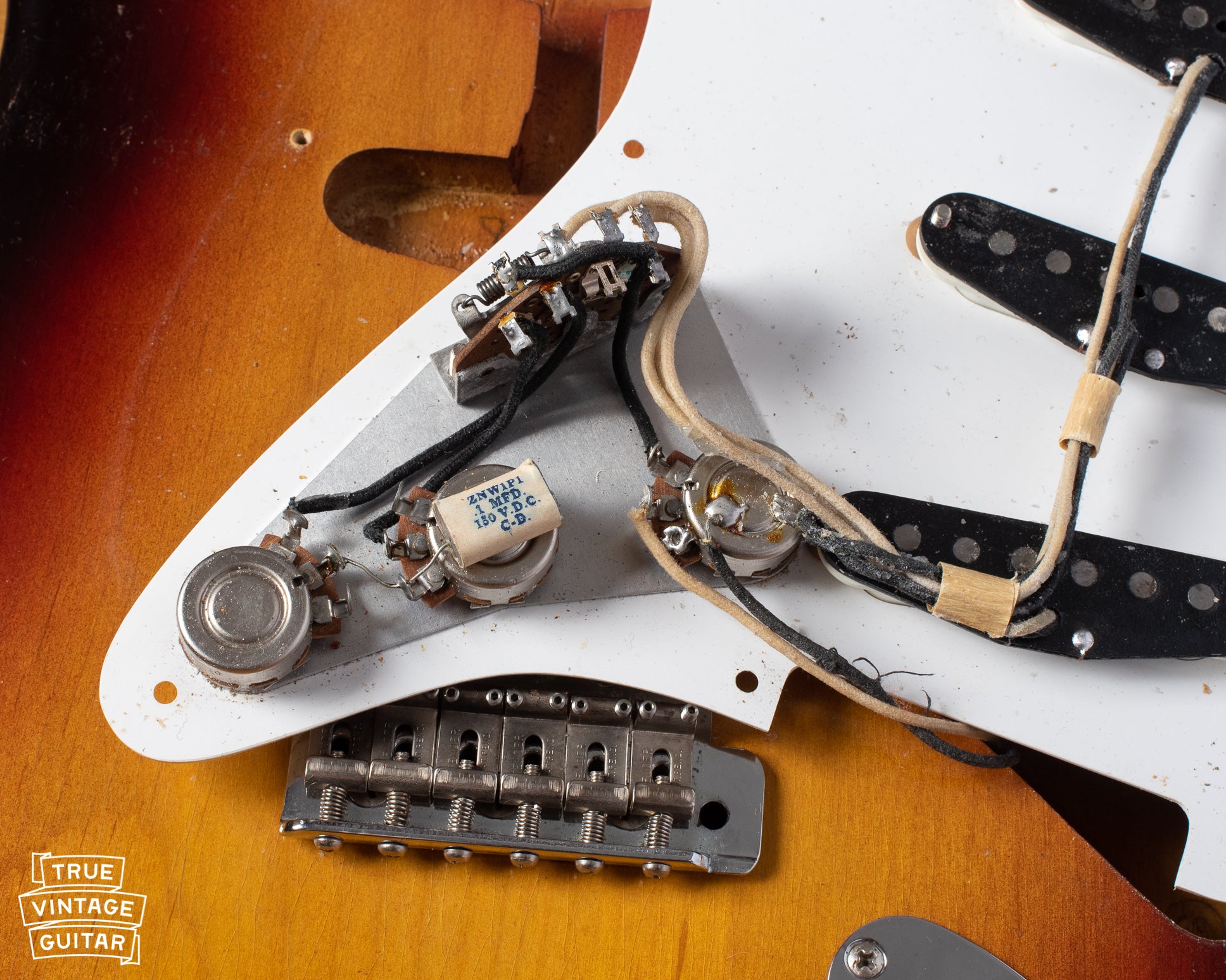 Fender Stratocaster 1958 potentiometers, tone capacitor, three way switch.