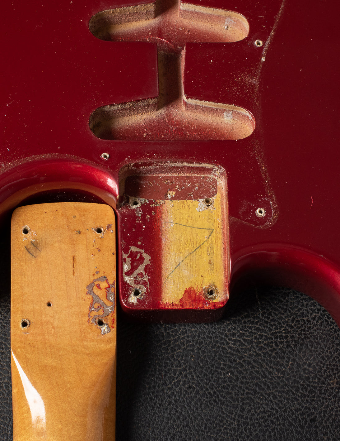 Neck pocket with paint stick mark