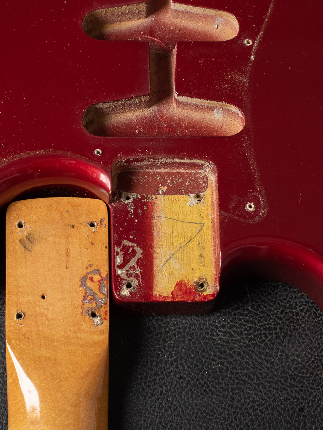 Neck pocket with paint stick mark