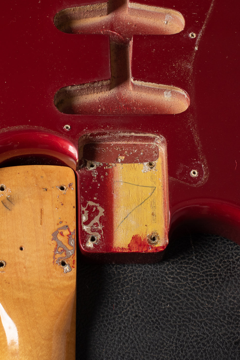 Neck pocket with paint stick mark