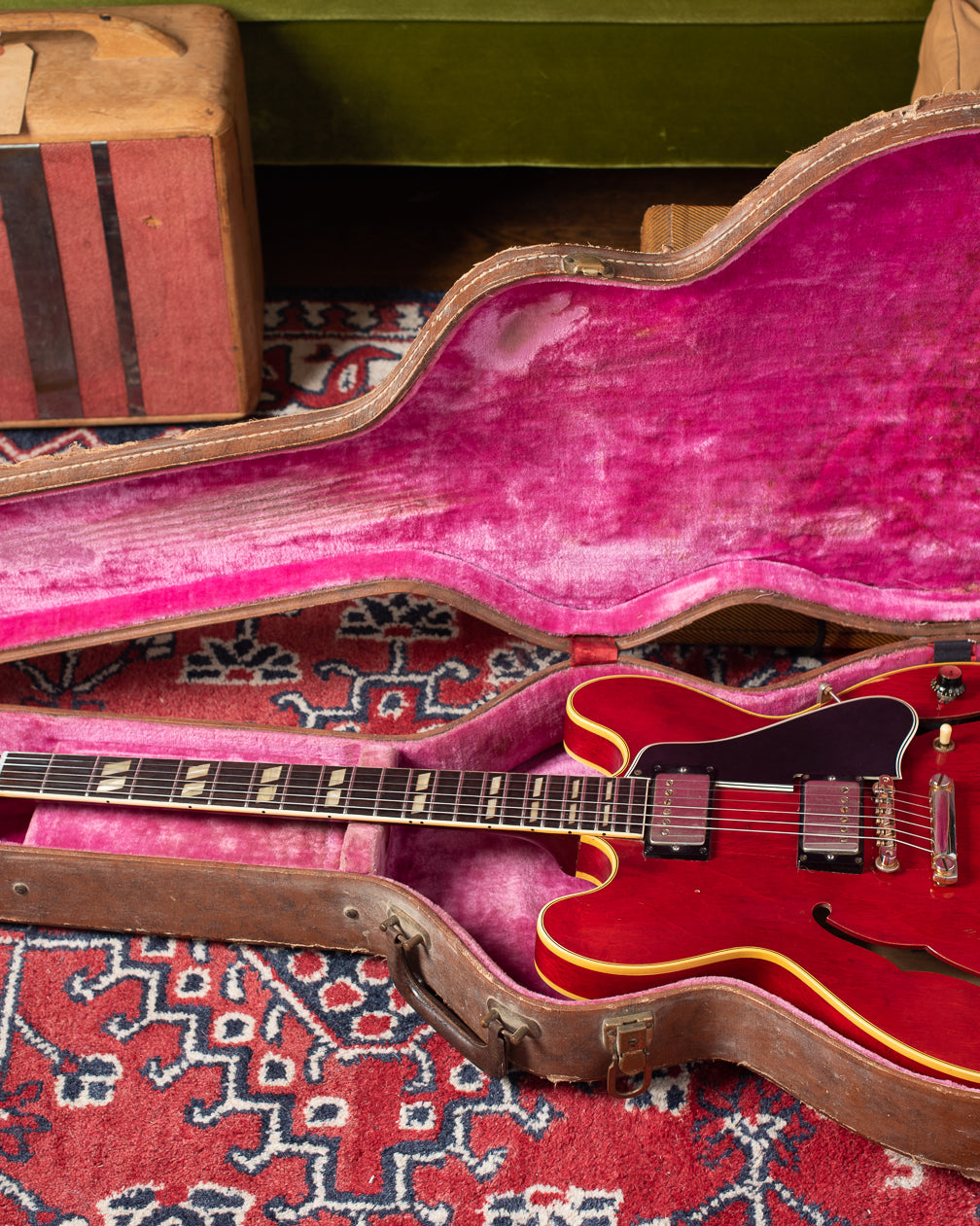 Gibson ES-345 1960 red guitar in original case with pink lining and brown exterior