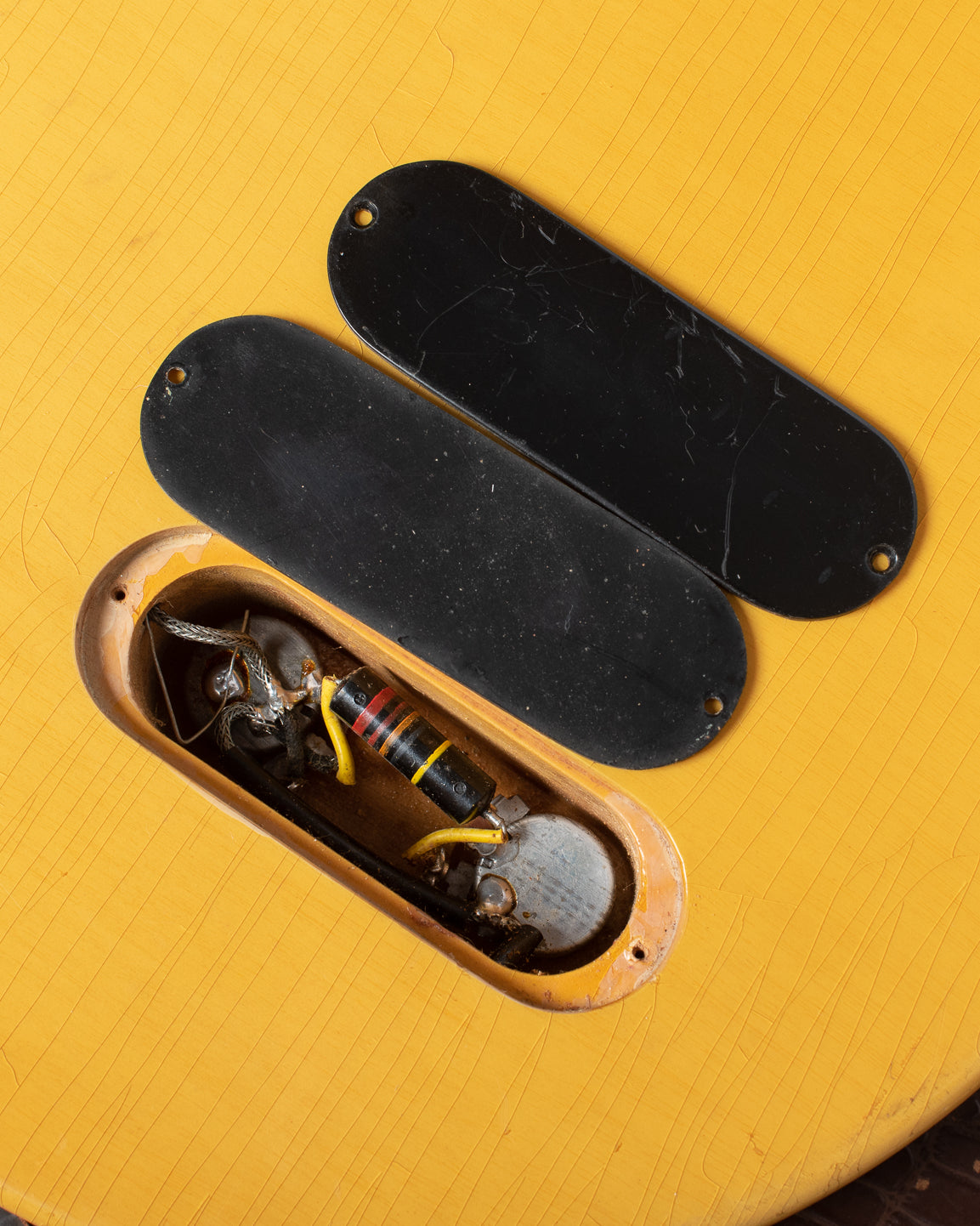 Double depth relief depth cut with double stacked control plates, bright yellow spaghetti capacitor lead covers. Gibson Les Paul TV Junior 1958