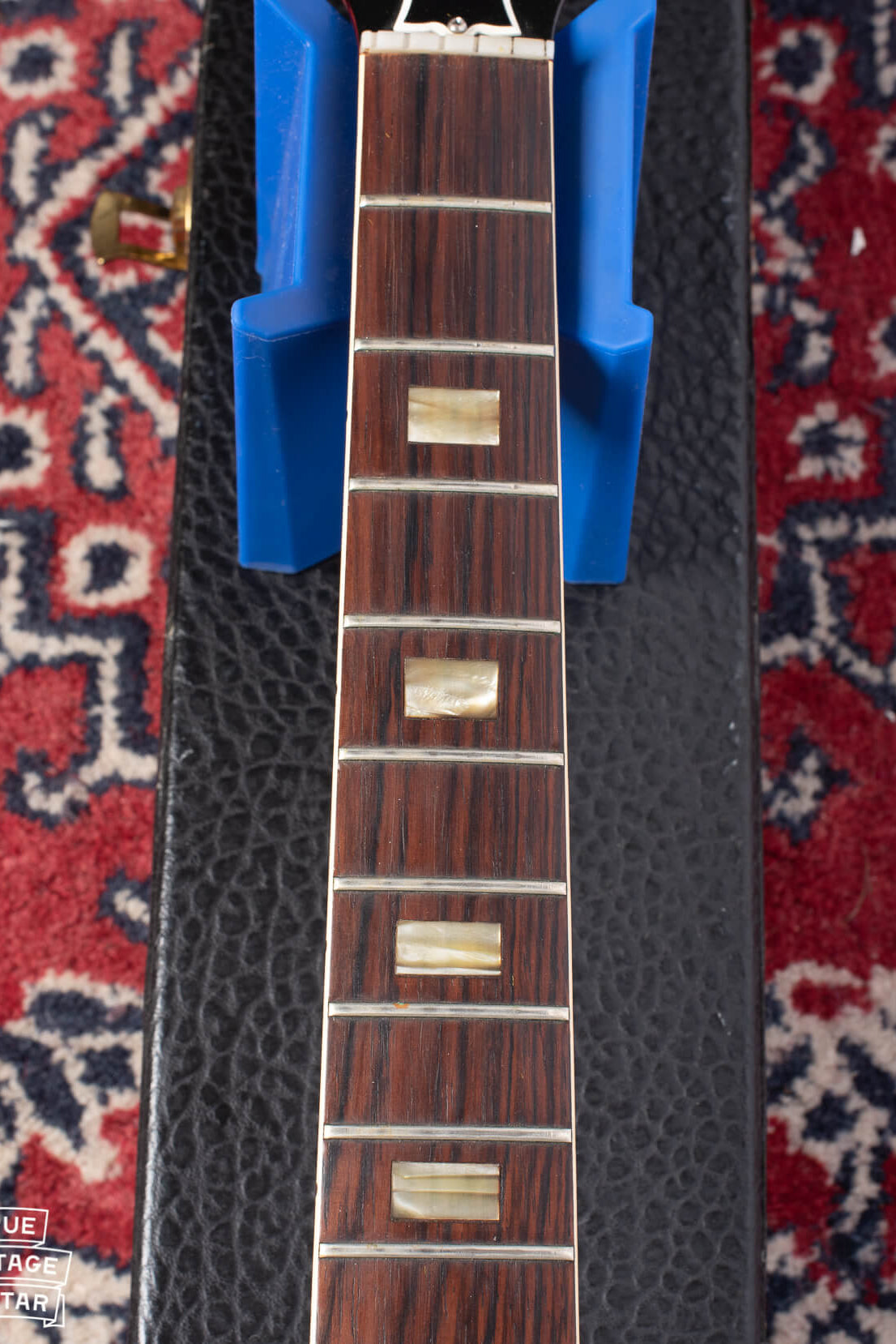 Frets and block fretboard markers on Gibson ES-335 1963