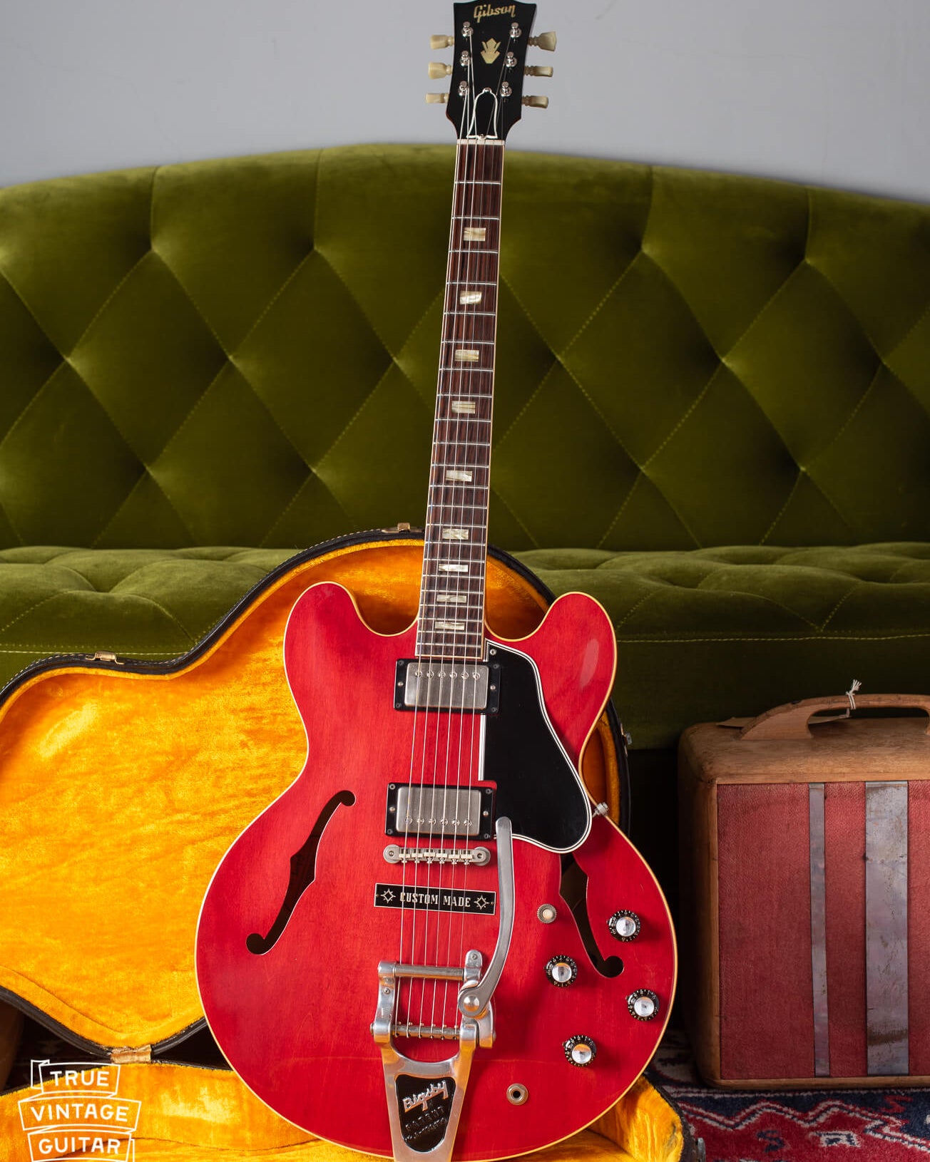 Gibson ES-335 1963 in Cherry Red finish with Bigsby tailpeice
