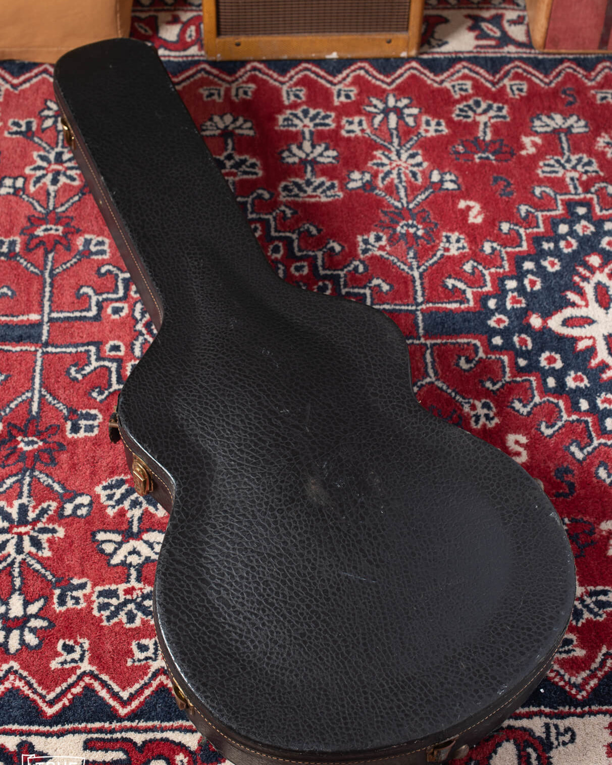 Black pebble Lifton case with yellow interior for Gibson ES-335 1963.