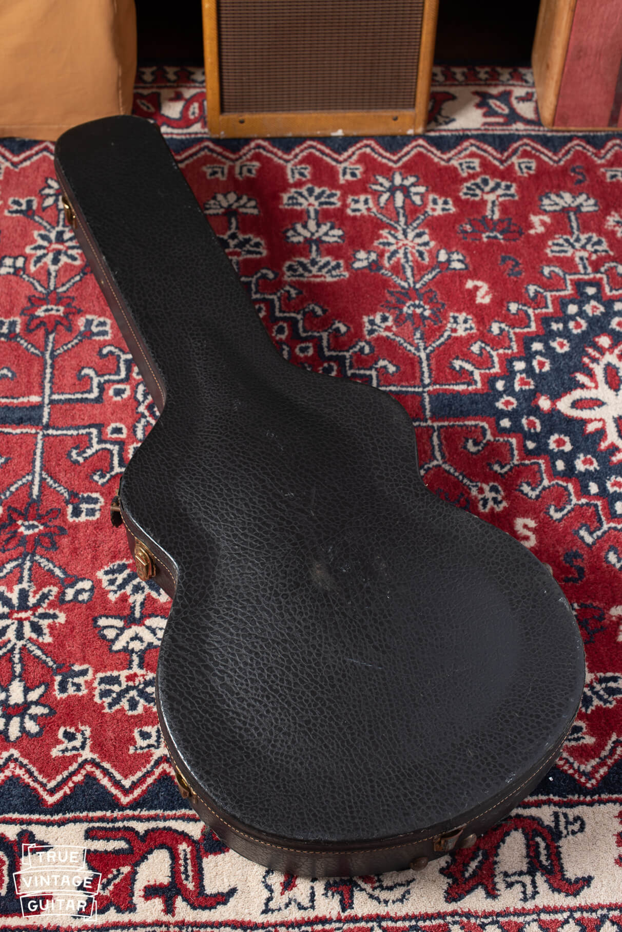 Black pebble Lifton case with yellow interior for Gibson ES-335 1963.