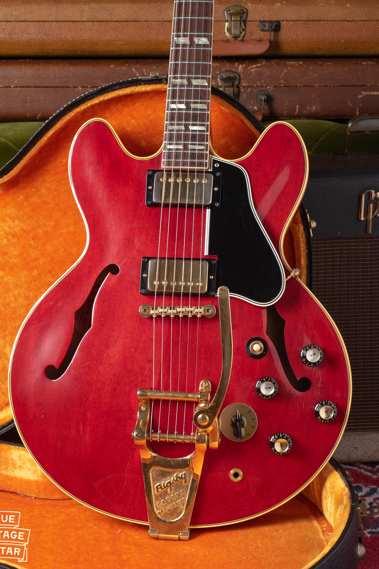 Gibson ES-345 1966 red guitar with gold parts