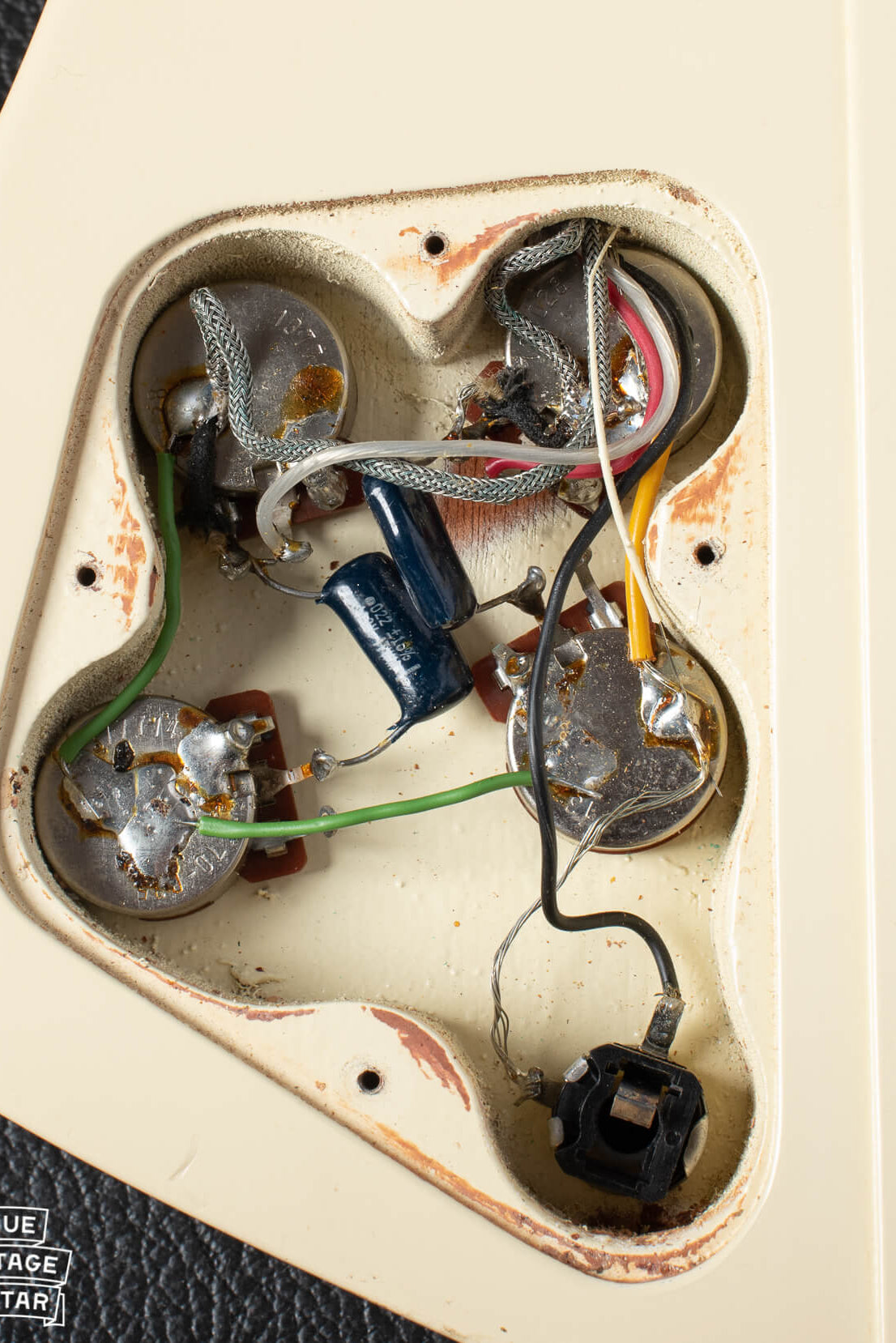 Control cavity with potentiometer codes on Gibson Firebird 76 White 1977