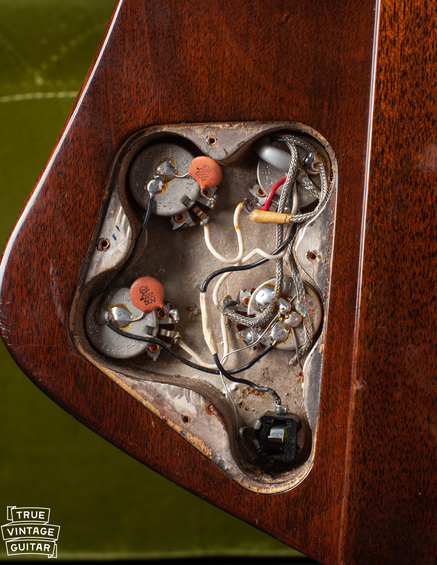Control cavity with potentiometers of Gibson Firebird V 1964