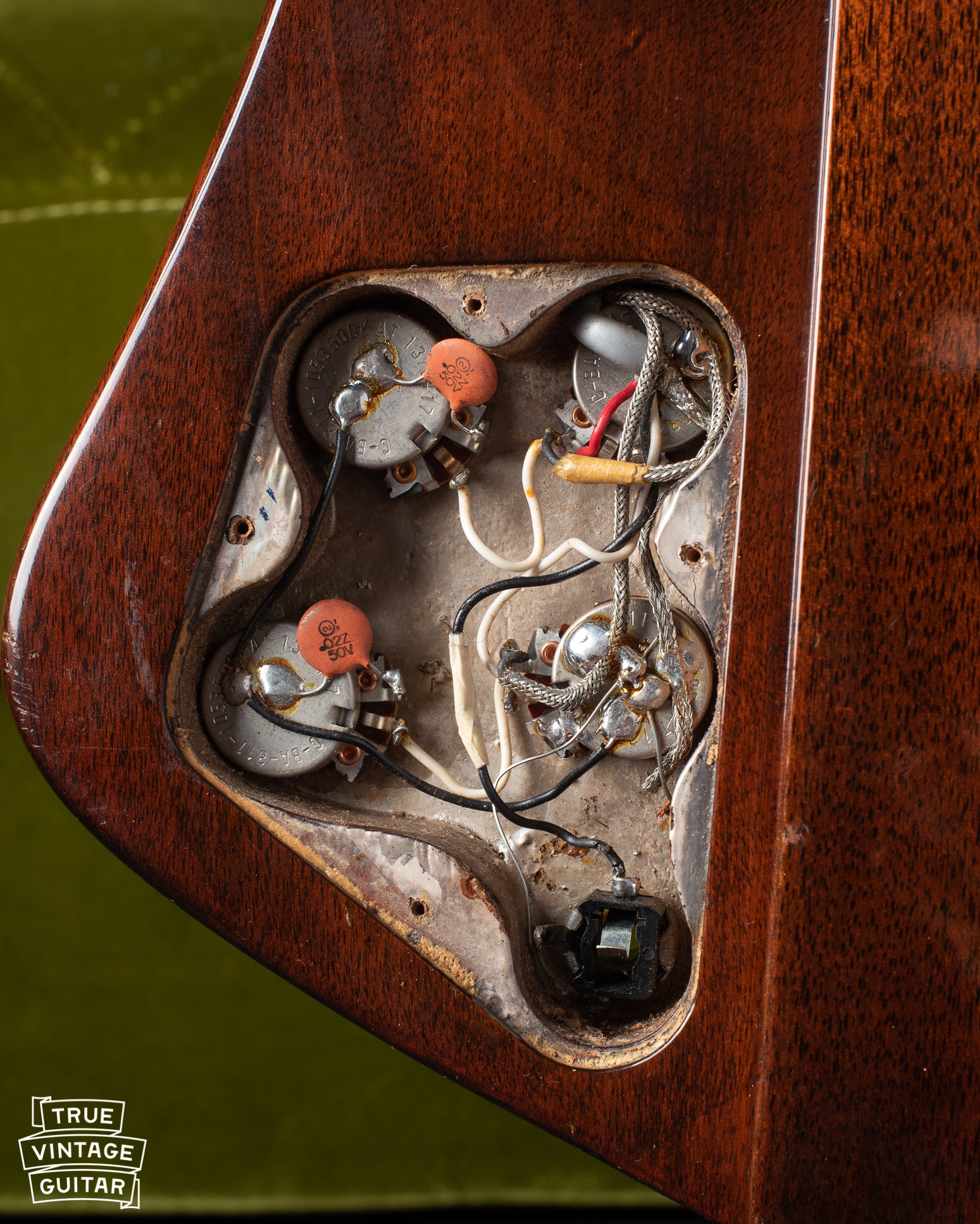 Control cavity with potentiometers of Gibson Firebird V 1964
