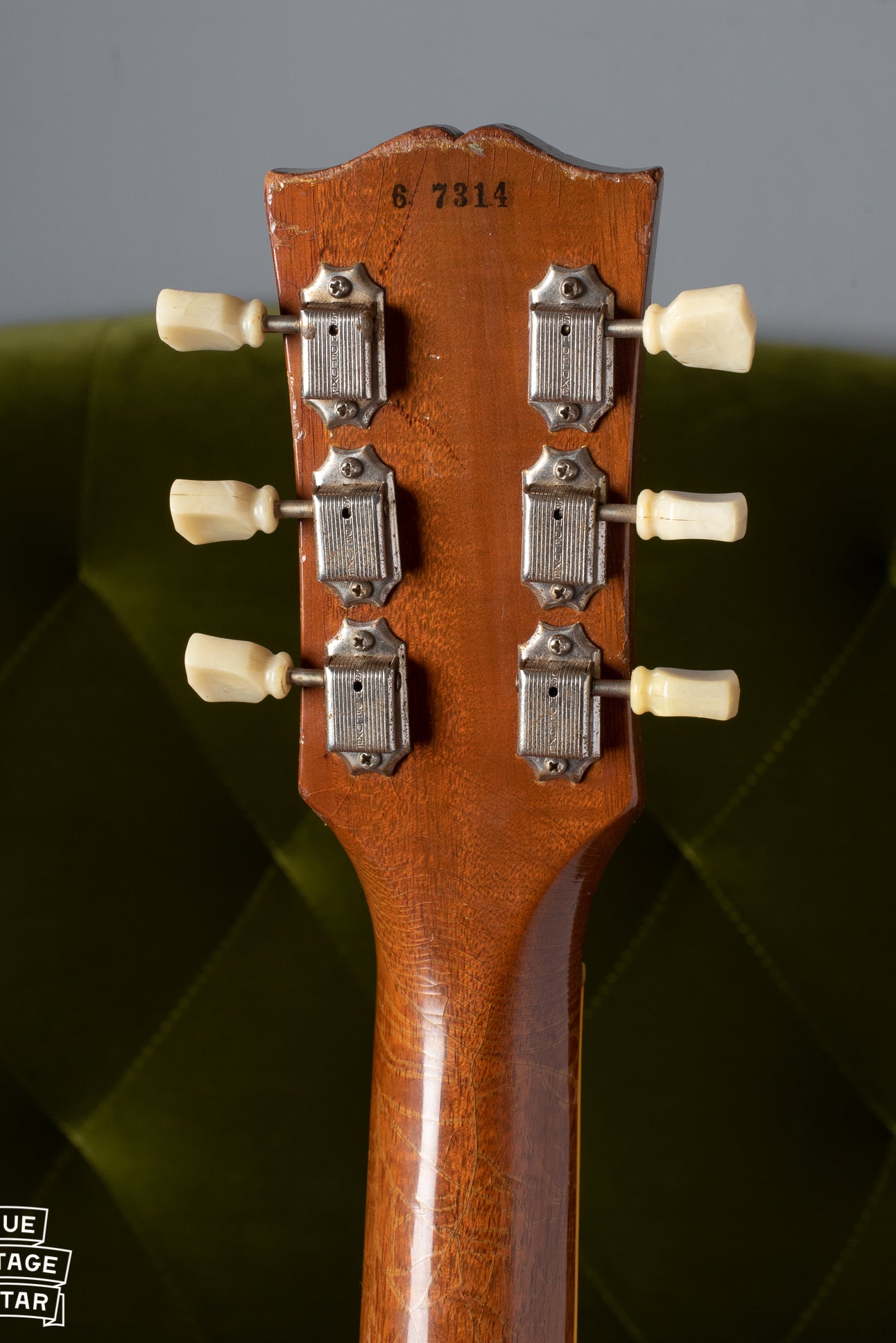 Back of headstock with single line Kluson tuner 1956 Gibson Les Paul goldtop