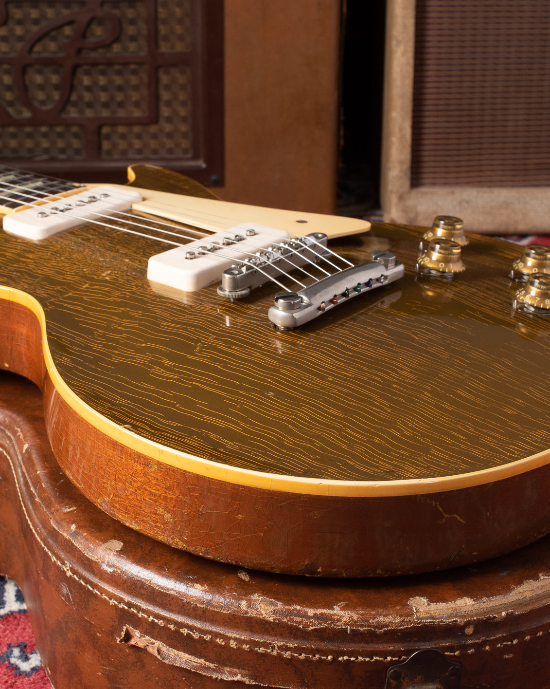 gold finish with lines checking 1956 goldtop Les Paul