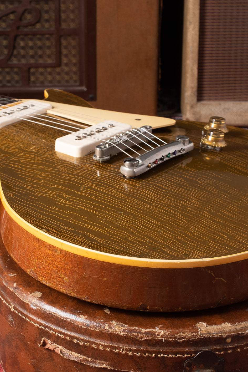 gold finish with lines checking 1956 goldtop Les Paul
