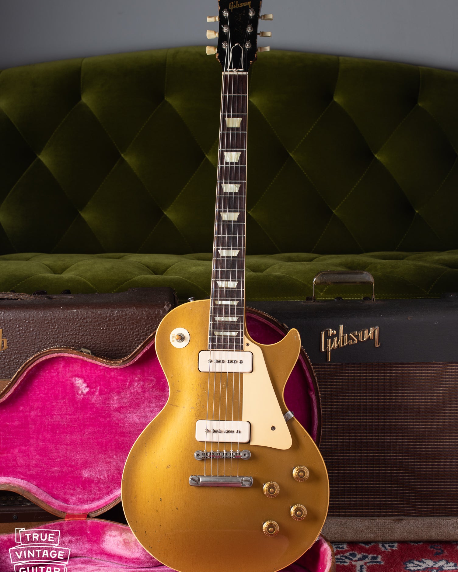 Gibson Les Paul goldtop guitar 1956 with brown and pink case
