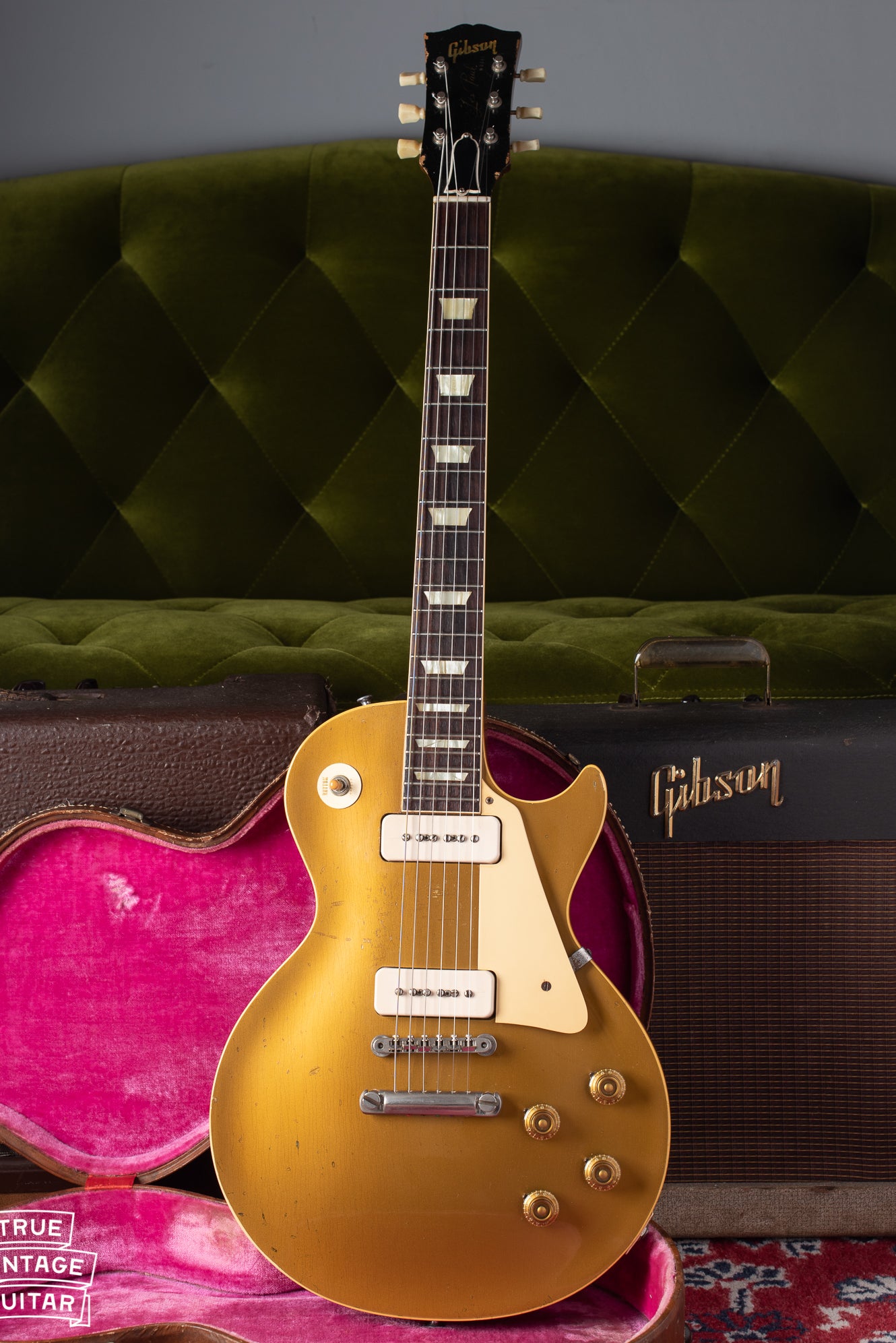 Gibson Les Paul goldtop guitar 1956 with brown and pink case