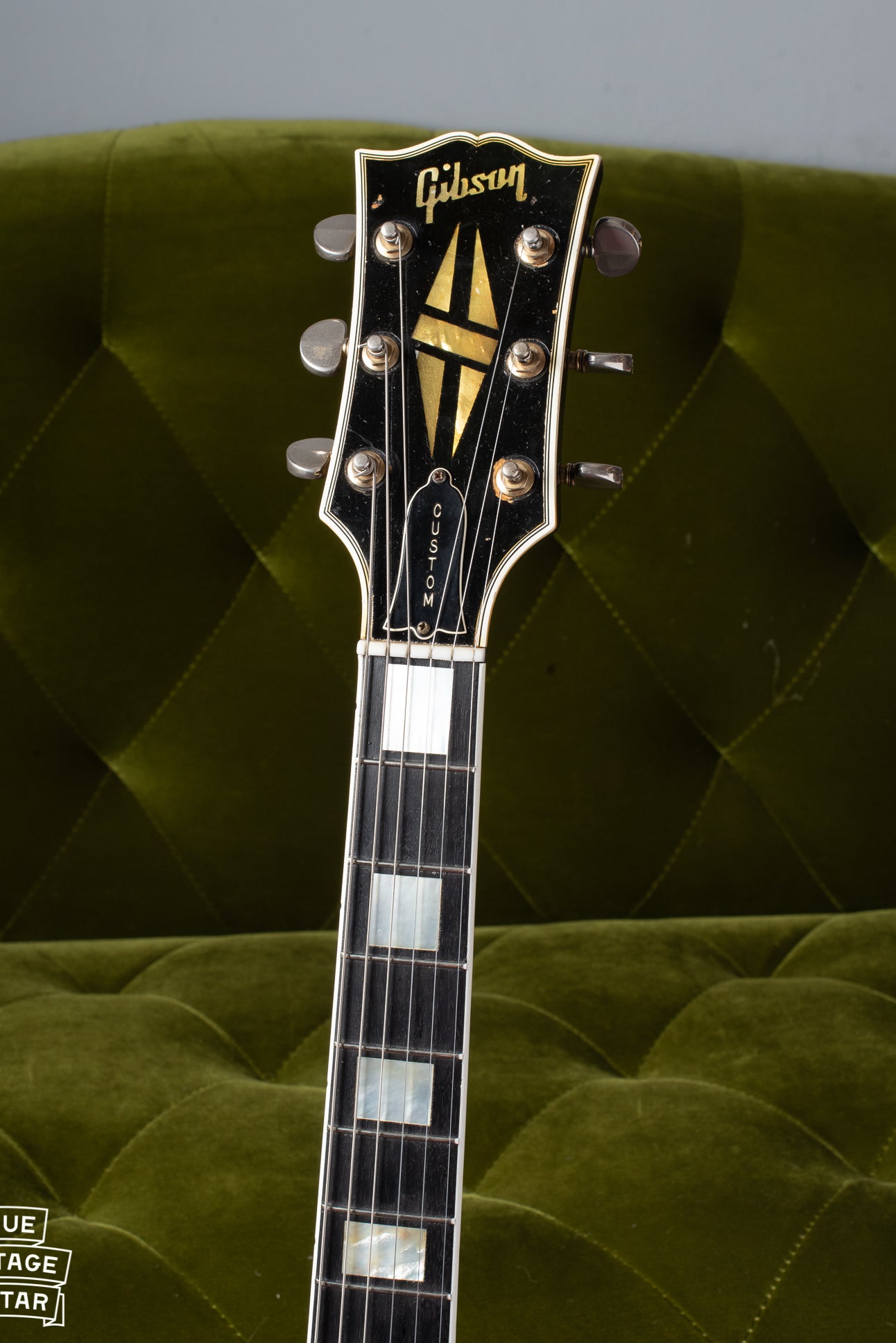 Neck with large pearl inlay on Gibson Les Paul Custom 1960