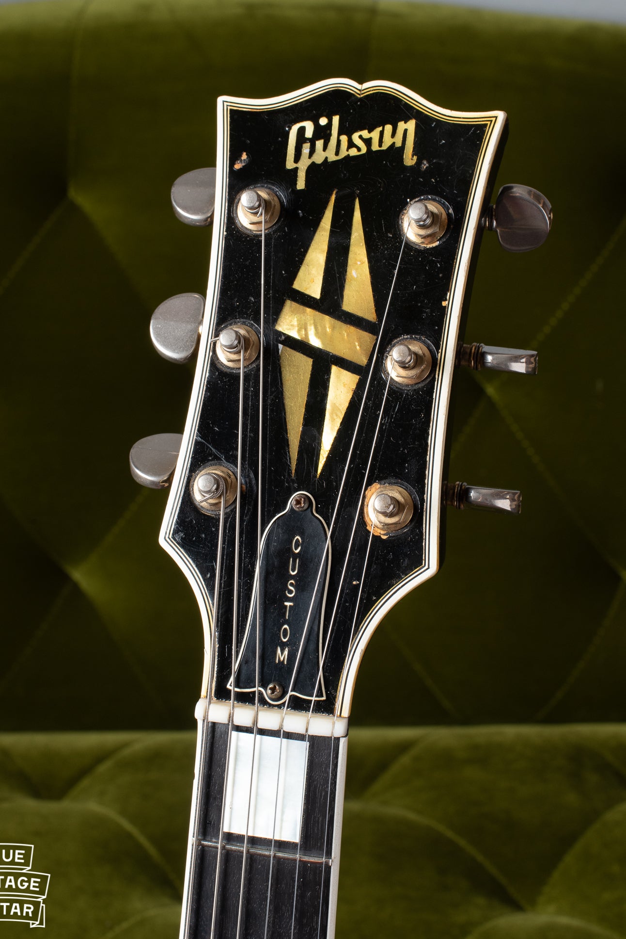 Large pearl split diamond inlay on Gibson Les Paul Custom 1960