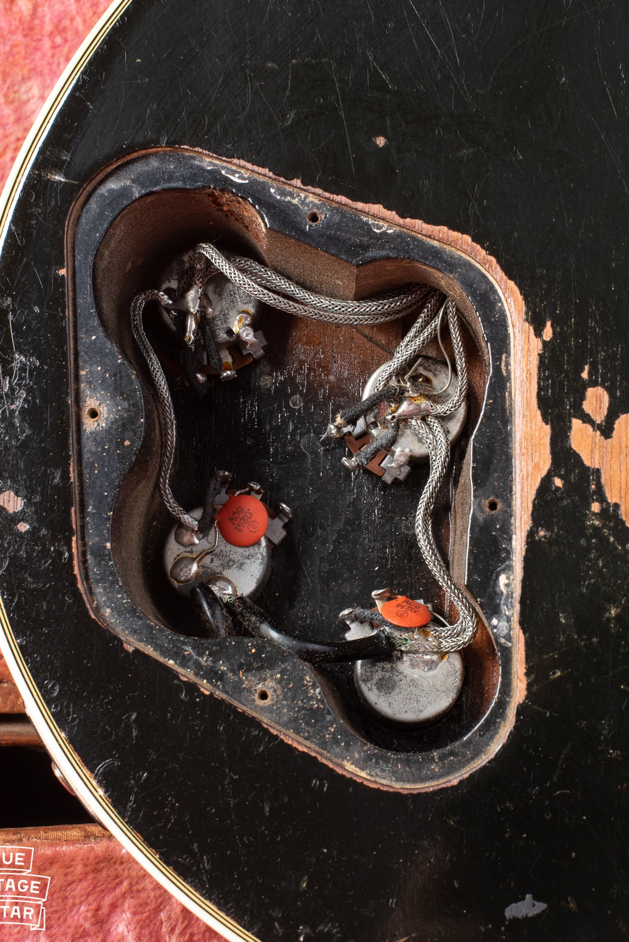 Control cavity with potentiometers and capacitor on Gibson Les Paul Custom 1960