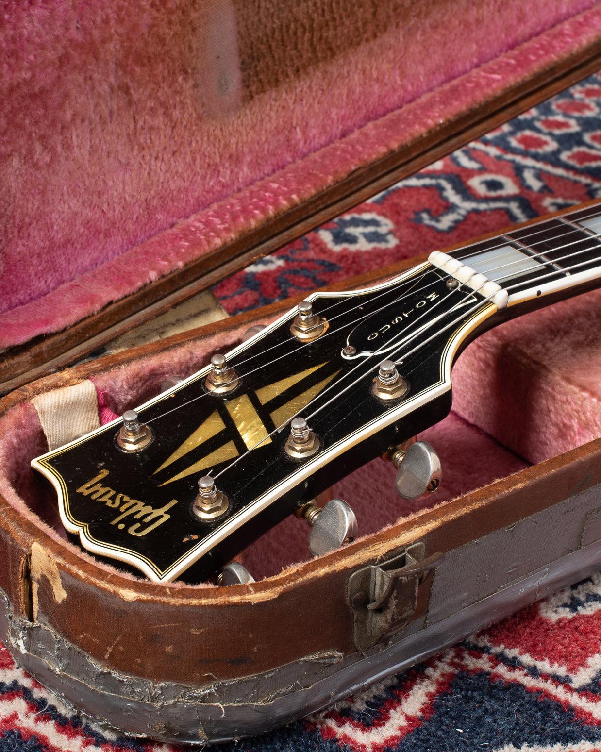 Headstock with pearl inlay on Gibson Les Paul Custom 1960