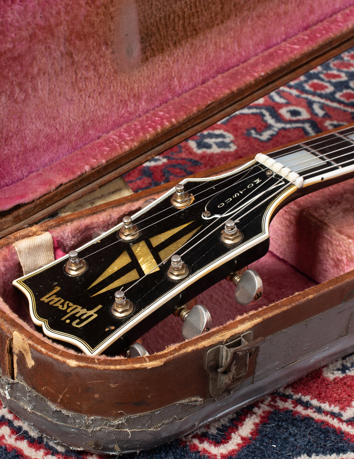 Headstock with pearl inlay on Gibson Les Paul Custom 1960