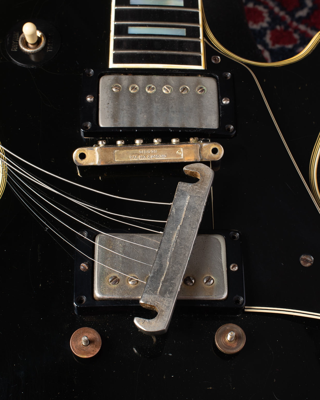 skinny wide skinny stop bar tailpiece 1969 Gibson Les Paul Custom.