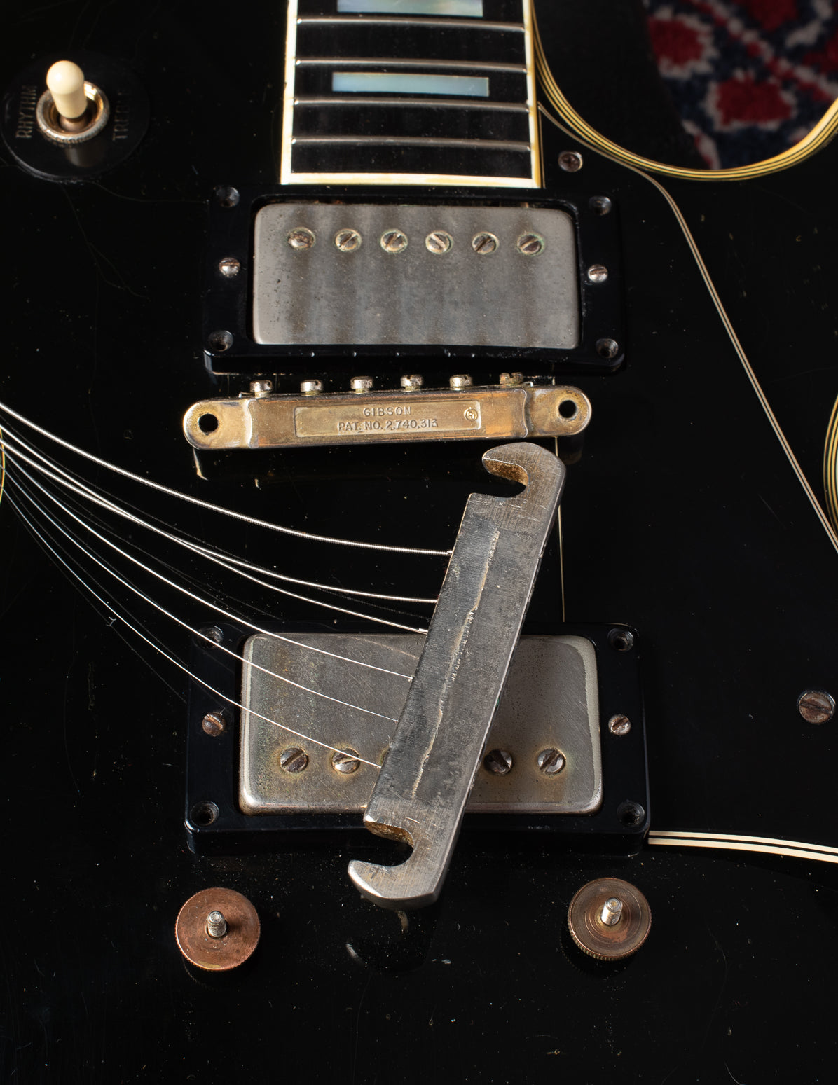 skinny wide skinny stop bar tailpiece 1969 Gibson Les Paul Custom.
