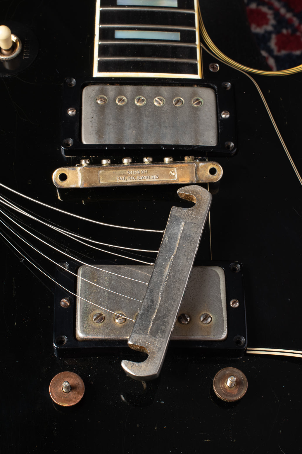 skinny wide skinny stop bar tailpiece 1969 Gibson Les Paul Custom.