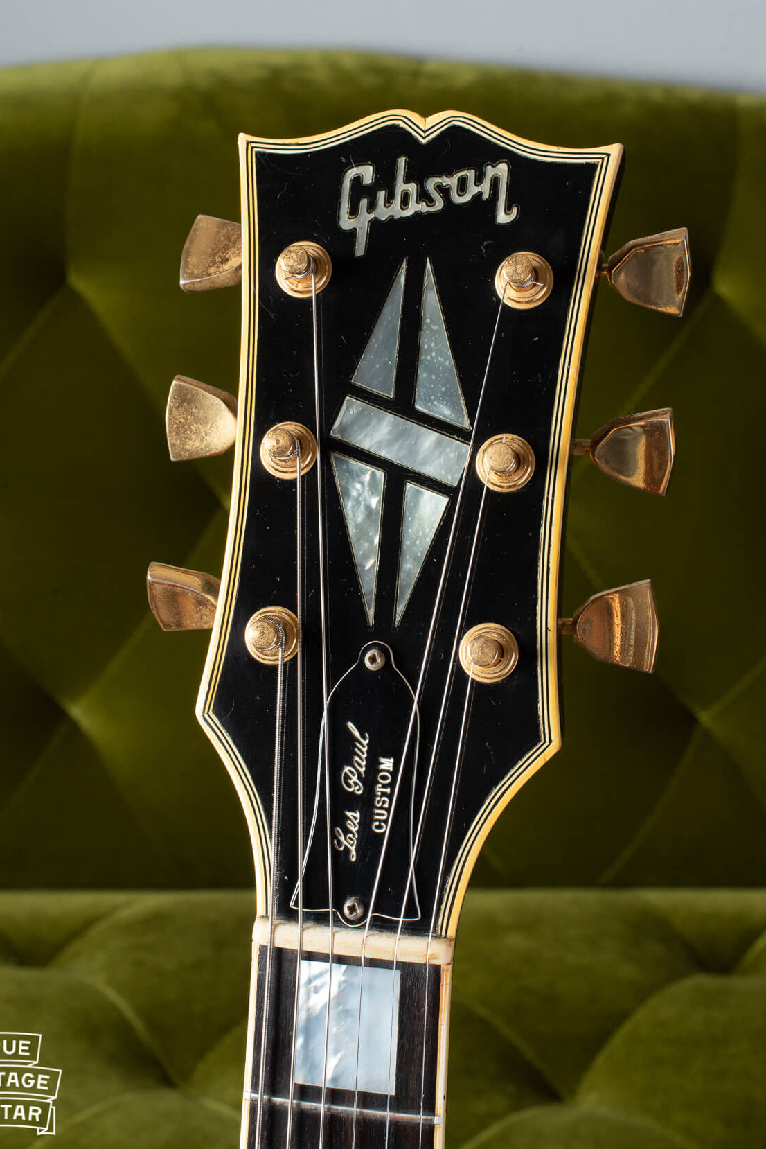 Gibson Les Paul Custom 1974 headstock with large inlay and gold tuners