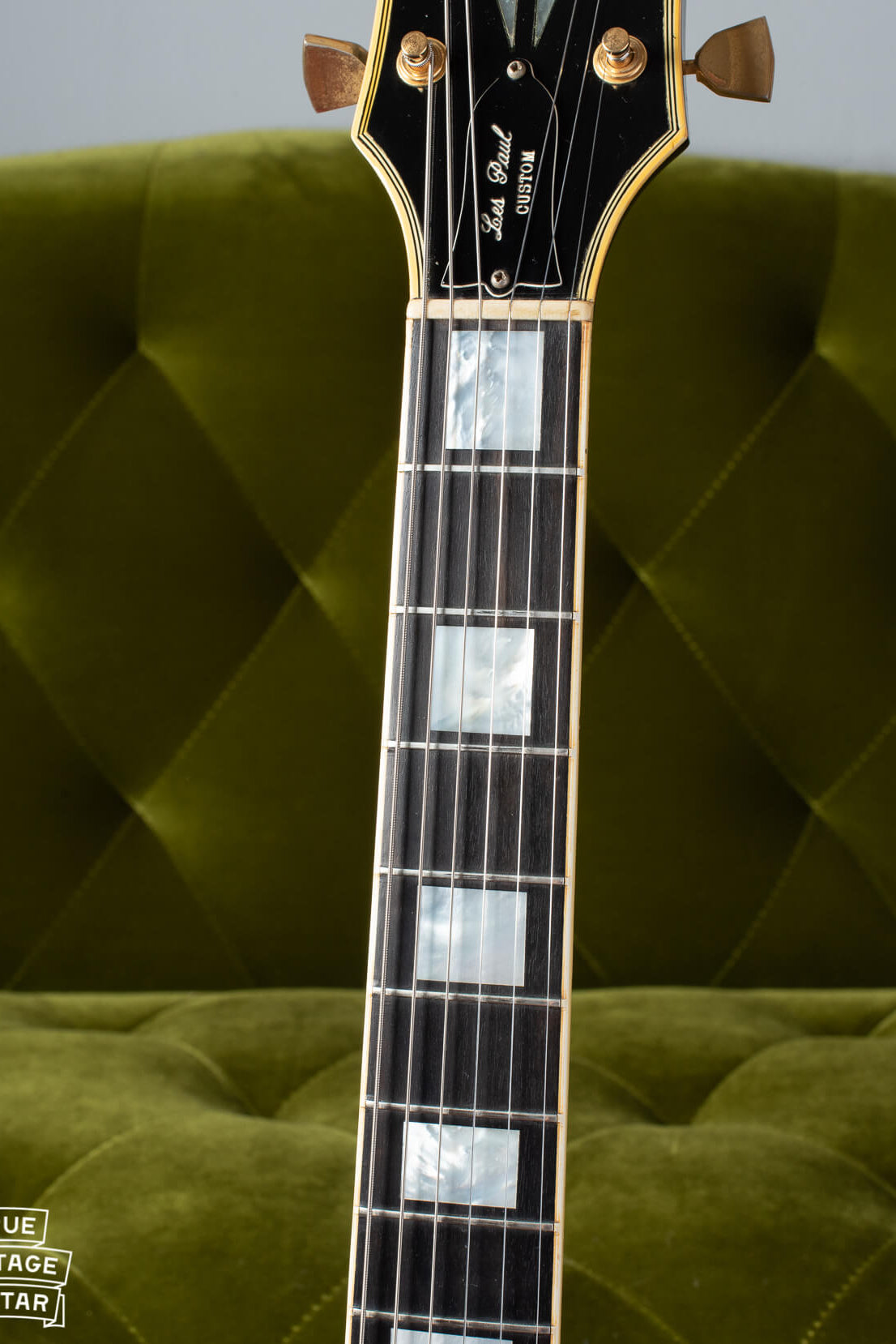 Large pearl block inlays, fretboard markers, Ebony fretboard of Gibson Les Paul Custom 1974