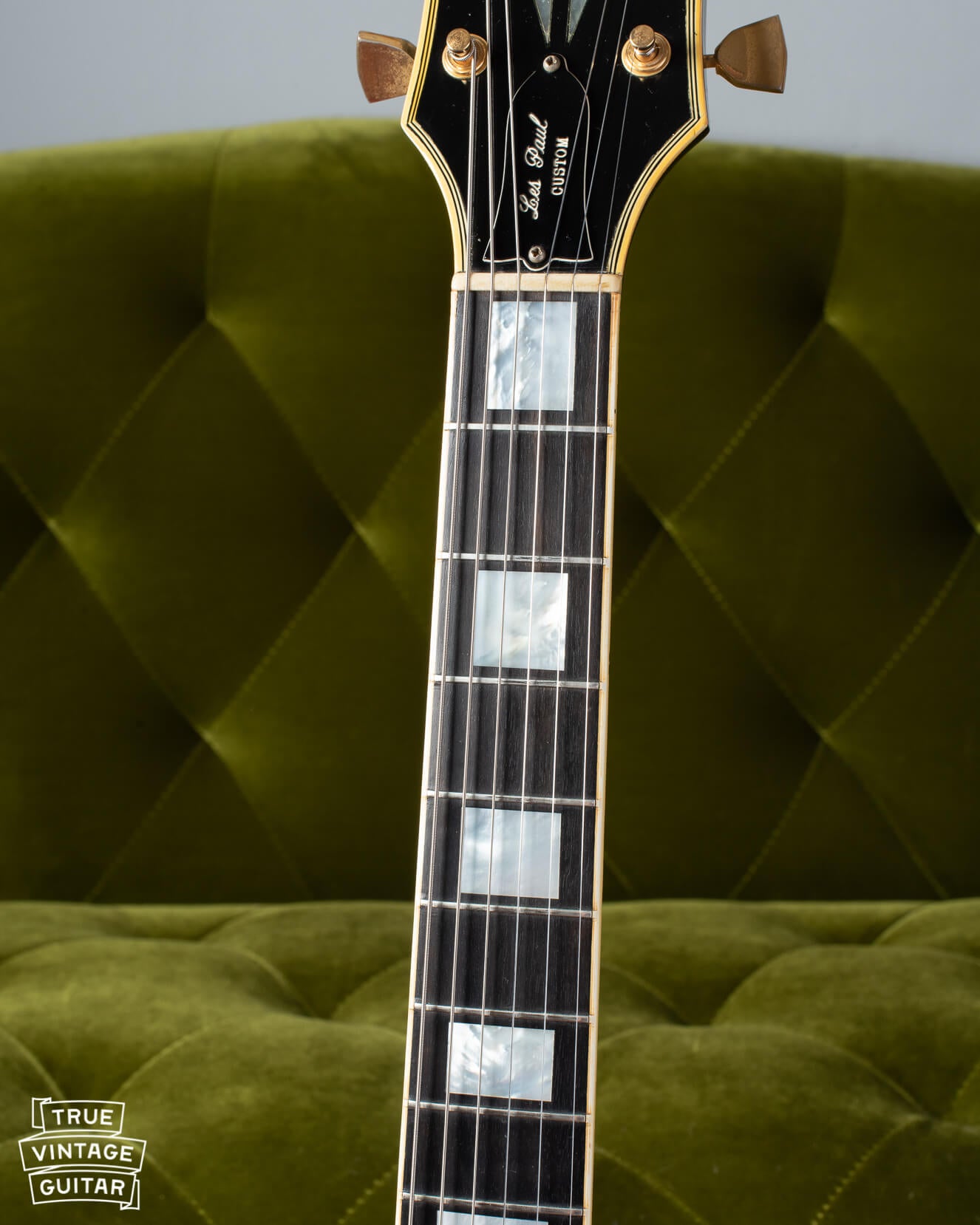 Large pearl block inlays, fretboard markers, Ebony fretboard of Gibson Les Paul Custom 1974