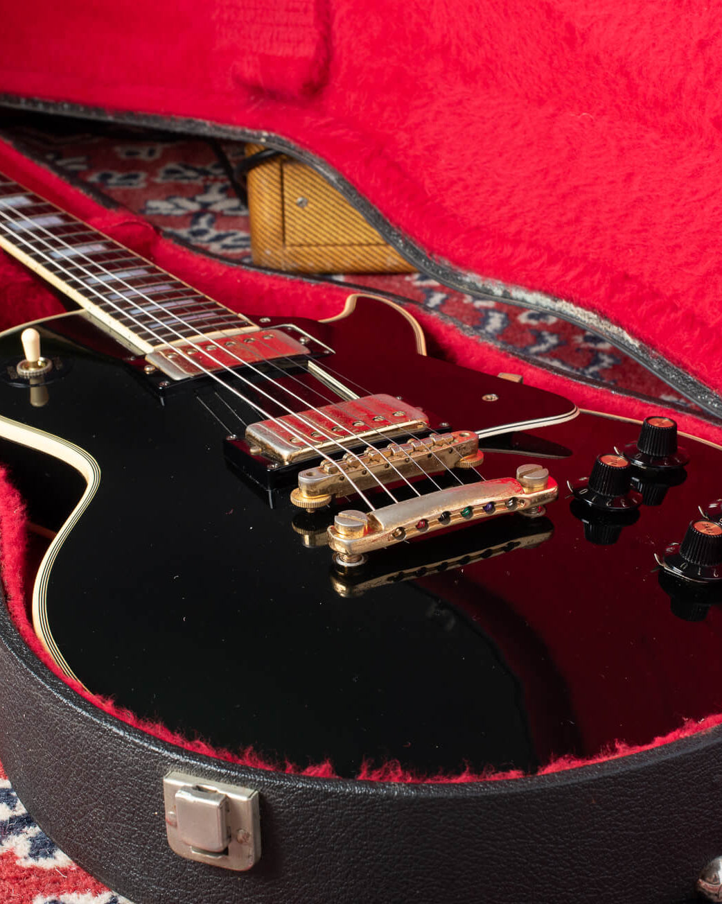 Gibson vintage electric Les Paul guitar in original case