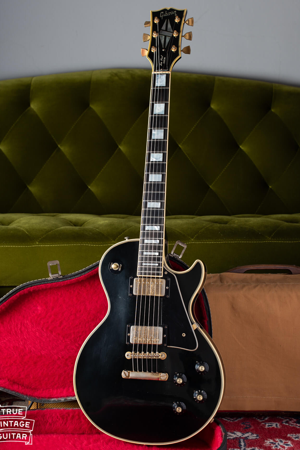 Gibson Les Paul Custom 1974, vintage black electric guitar with large pearl inlays
