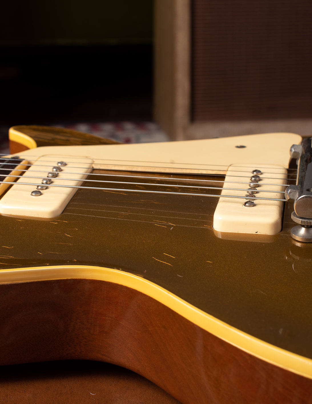 P-90 pickups with cream covers