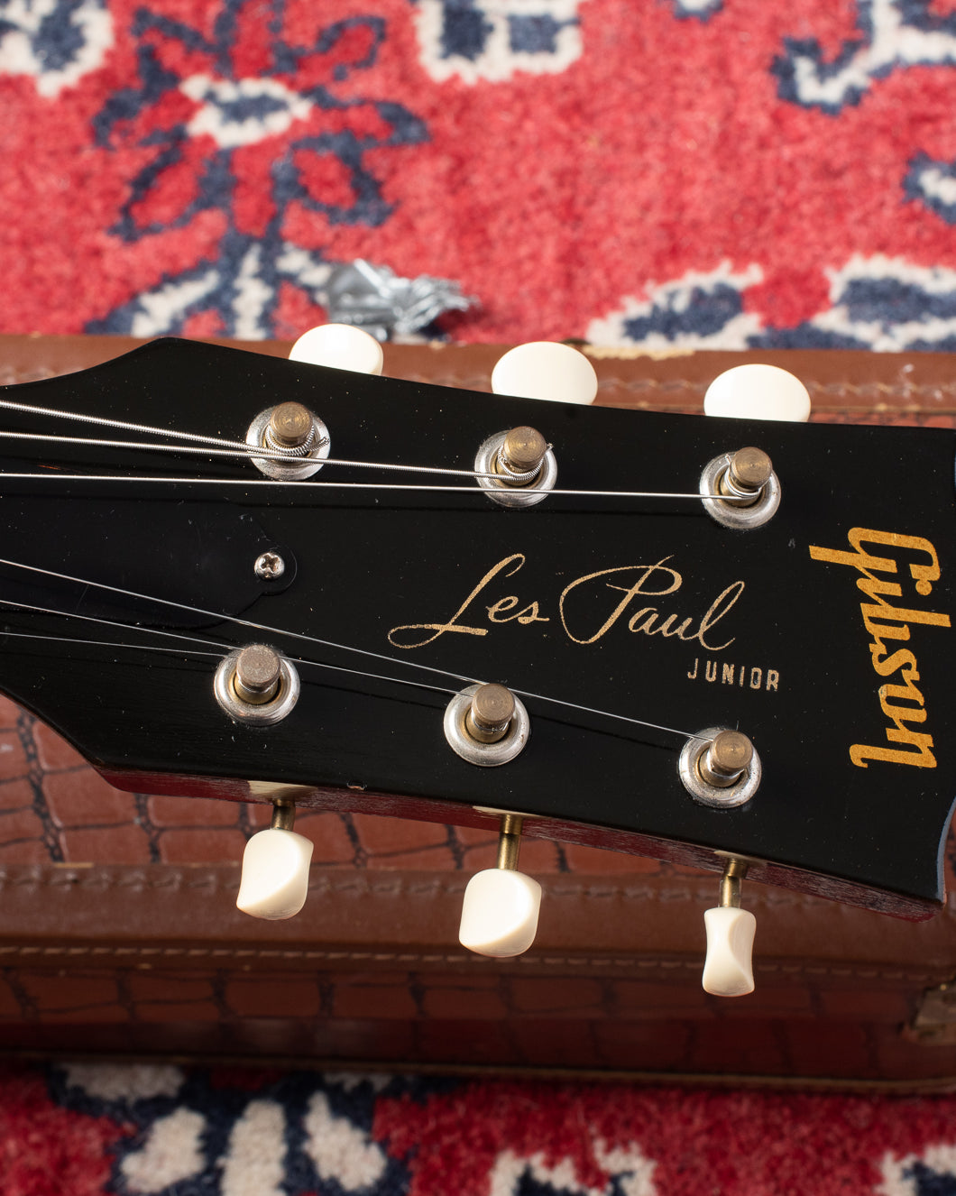 Les Paul Junior headstock with Gibson logo